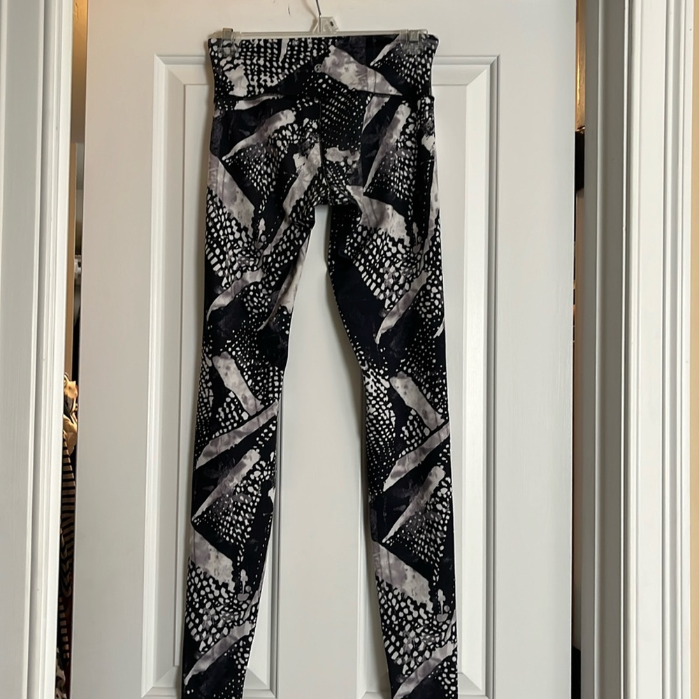 Lululemon size 2- (no tag) excellent condition